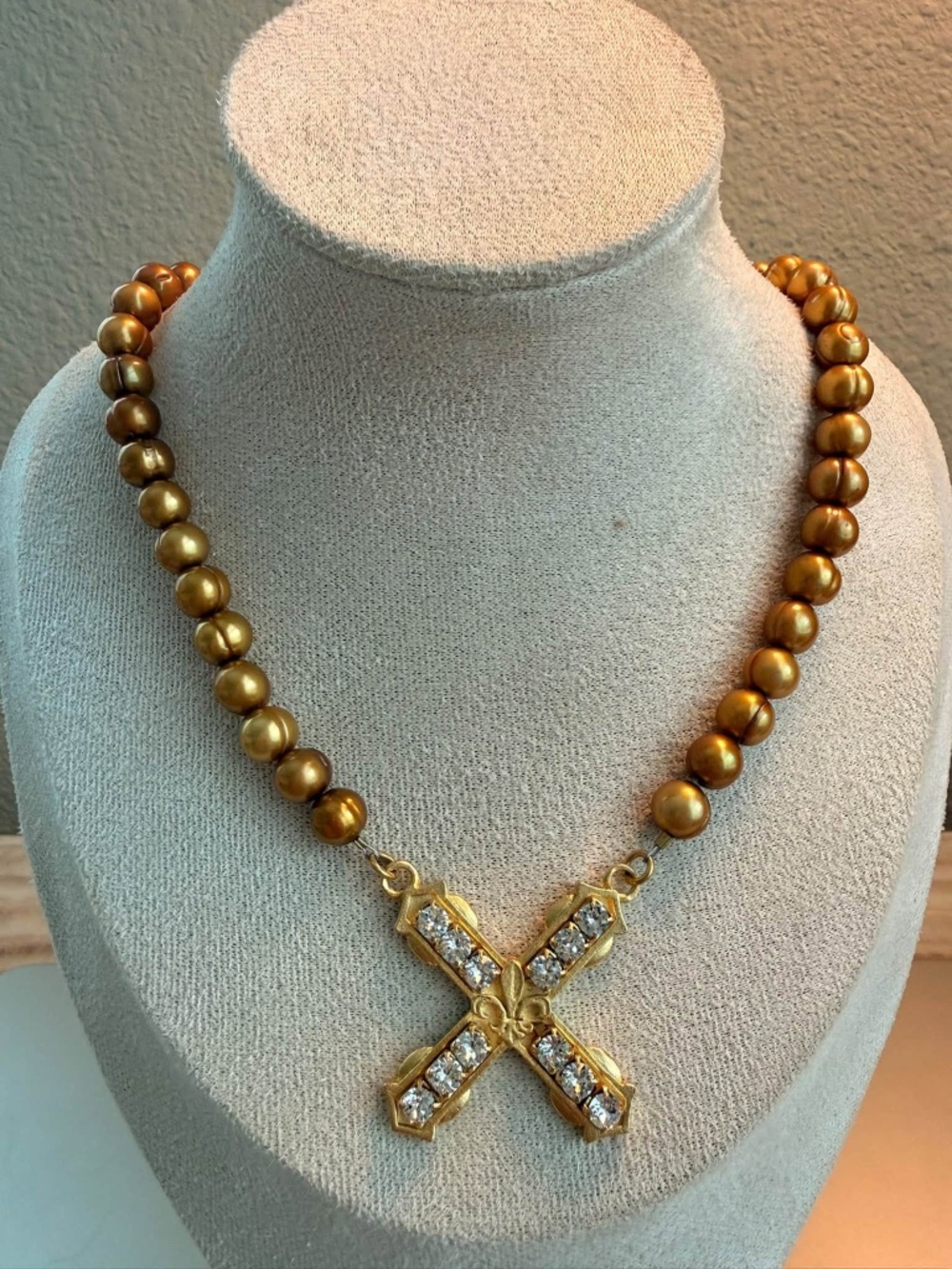 French Kande Gold Pearl French Kiss Necklace